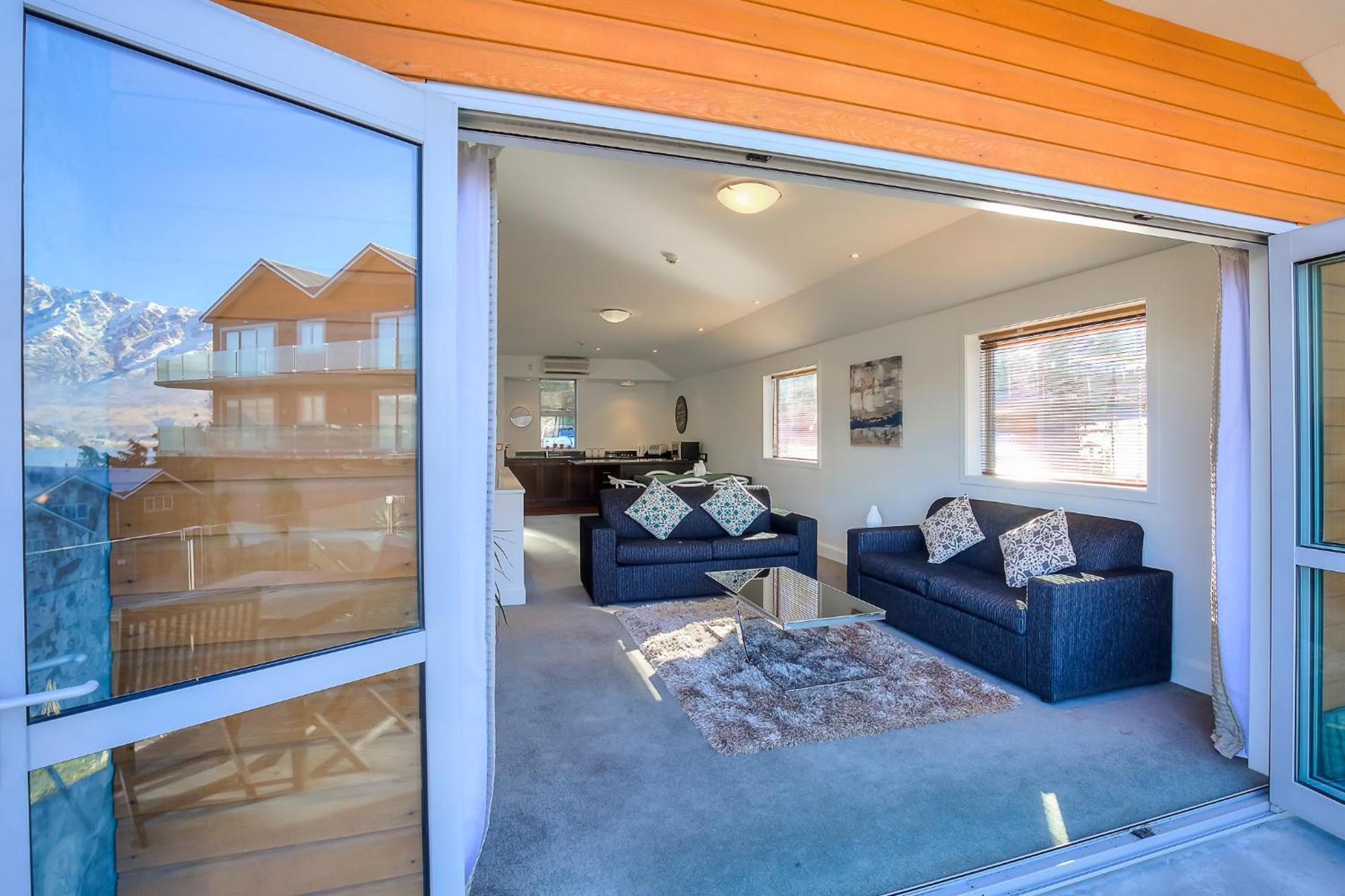 Alpine Vista - Queenstown Holiday Home Екстериор снимка